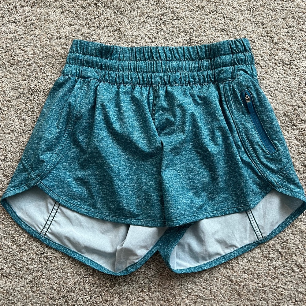 Lululemon Tracker Shorts 4” - size 4